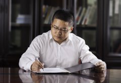 <b>18luck新利官网登陆环保董事长张文标荣获杨浦区拔尖人才称号</b>